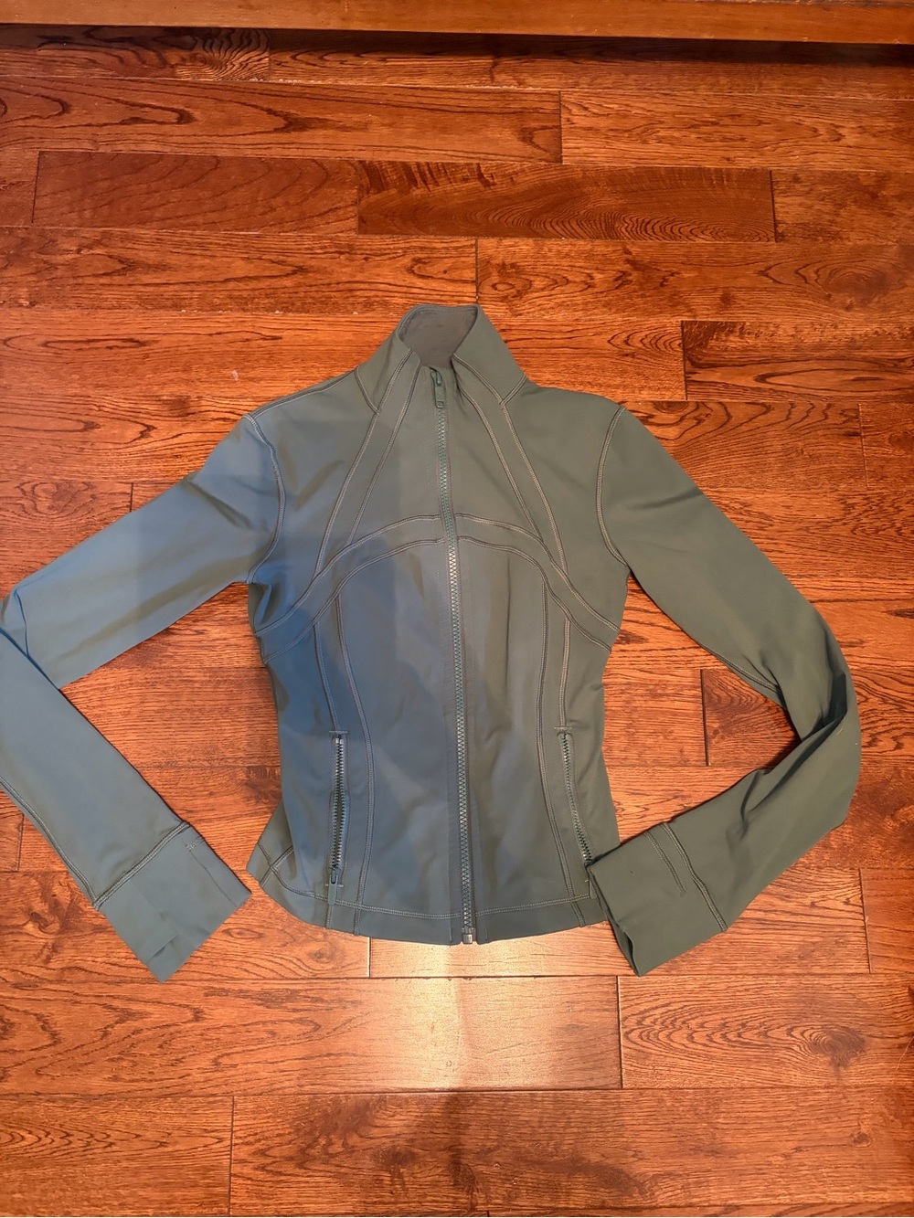 Lululemon Women’s Cropped Define Jacket SIZE 2